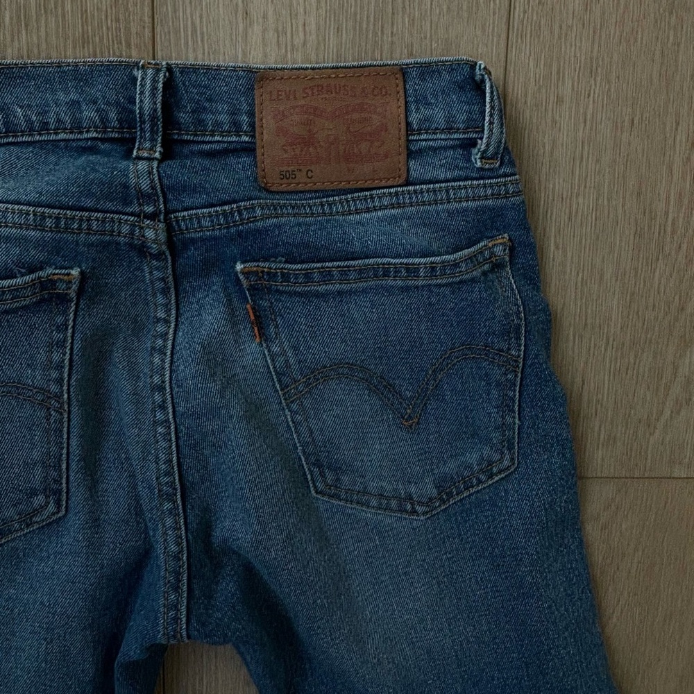 Levi Jeans Medium Wash size 26